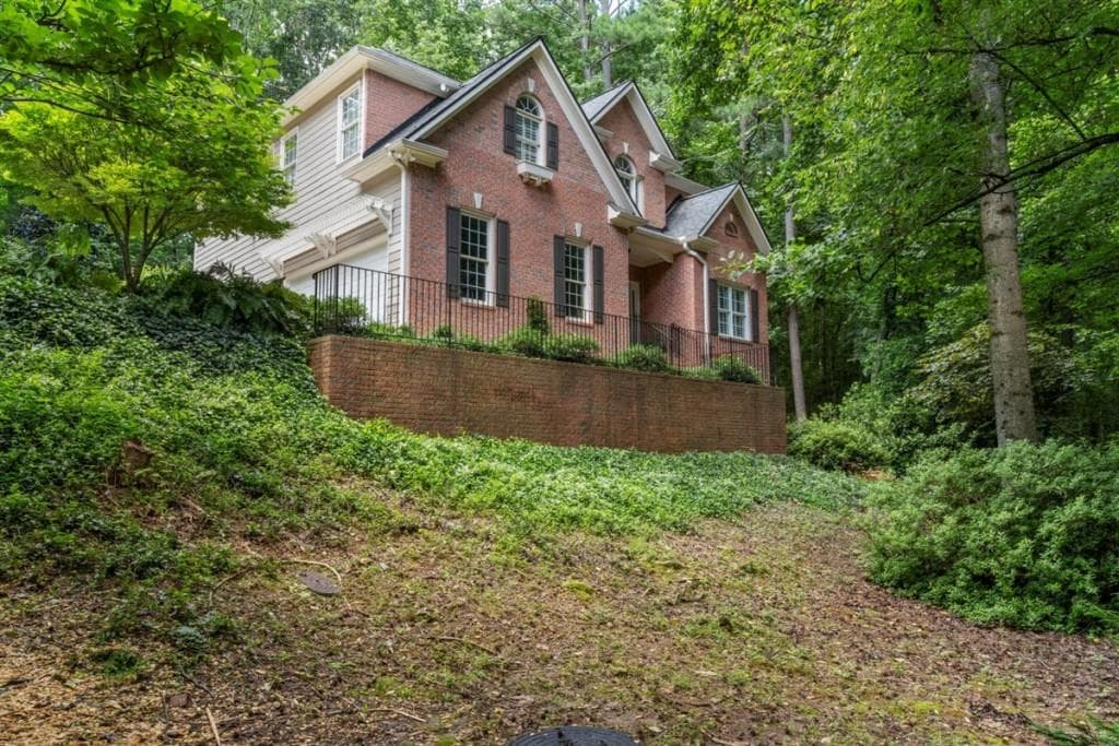 4 bedroom, 3 bathroom, 2,685 sq ft single family residence sold at 2555 Clairview Street, Alpharetta, GA 30009