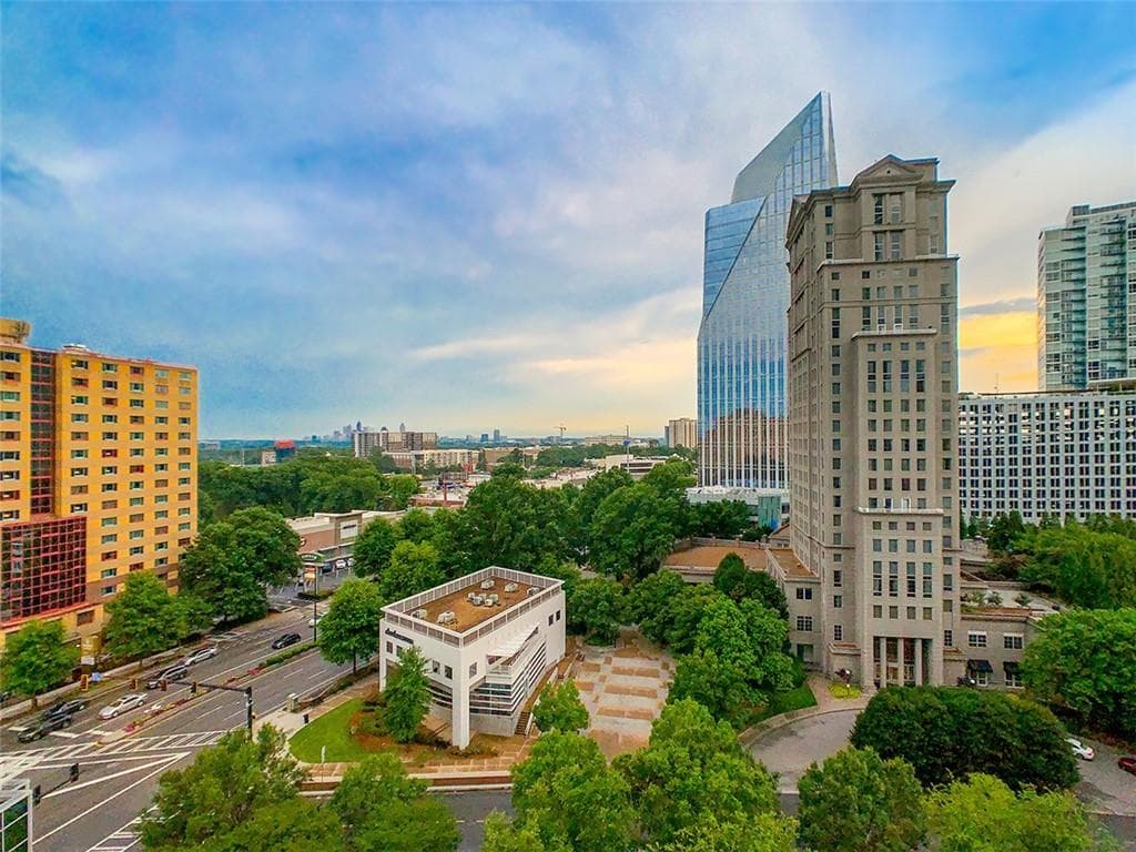 1 bedroom, 1 bathroom, 698 sq ft condominium sold at 3324 Peachtree Road 1106, Atlanta, GA 30326