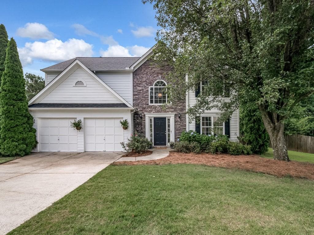 3 bedroom, 3 bathroom, 2,160 sq ft single family residence sold at 560 WHITE STAG Court, Suwanee, GA 30024