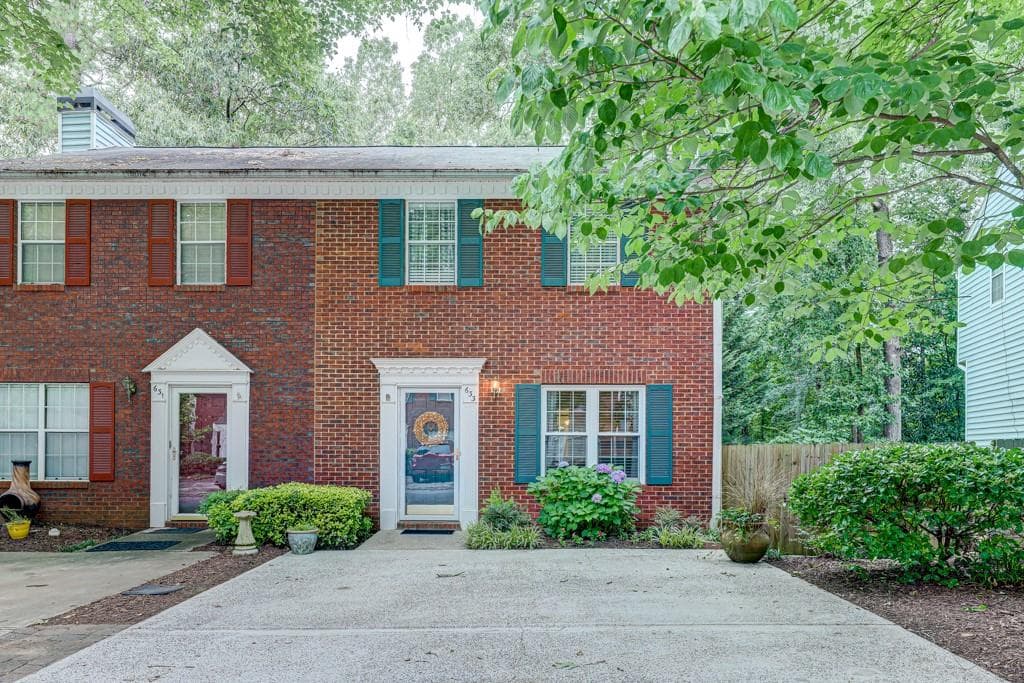 2 bedroom, 3 bathroom, 1,416 sq ft townhouse sold at 633 Anderson Walk, Marietta, GA 30062