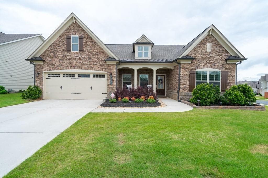 3 bedroom, 3 bathroom, 2,135 sq ft single family residence sold at 4397 Clubside Drive, Gainesville, GA 30504