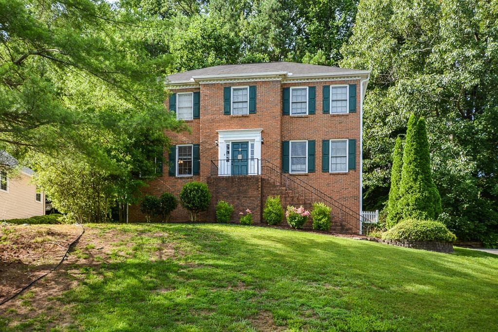 4 bedroom, 3 bathroom, 2,354 sq ft single family residence sold at 2113 Yorkshire Court, Woodstock, GA 30189
