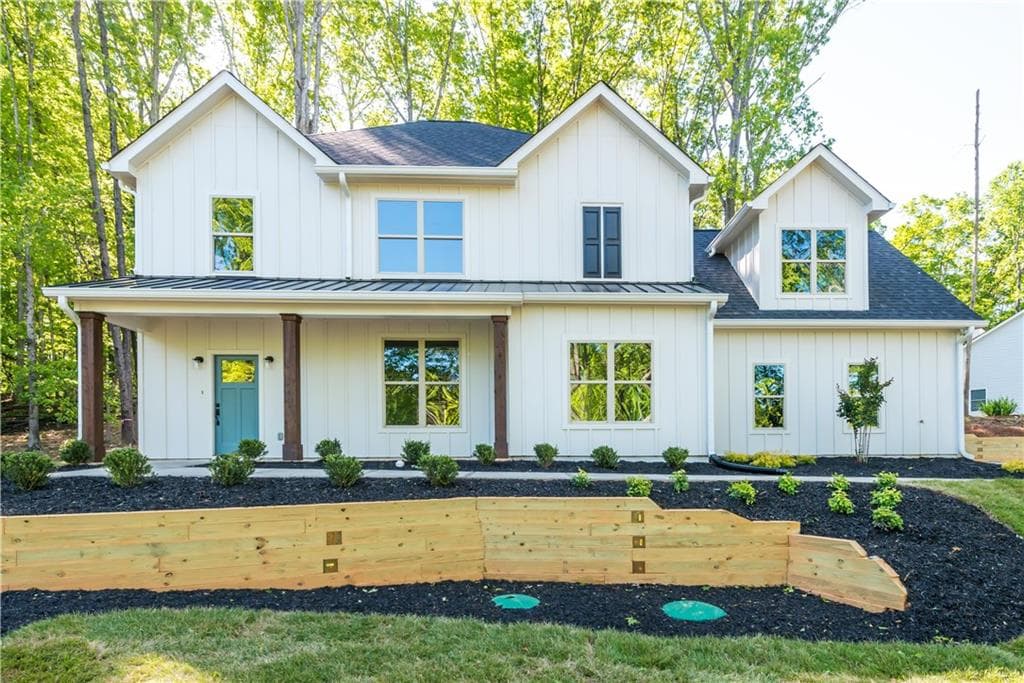 4 bedroom, 3 bathroom, 2,500 sq ft single family residence sold at 8480 Lynn Drive, Gainesville, GA 30506