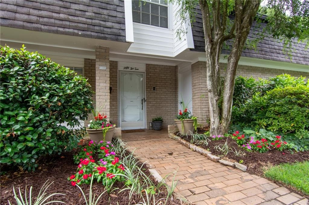 5210 Chemin De Vie, Atlanta, GA 30342 — most recent listing photo