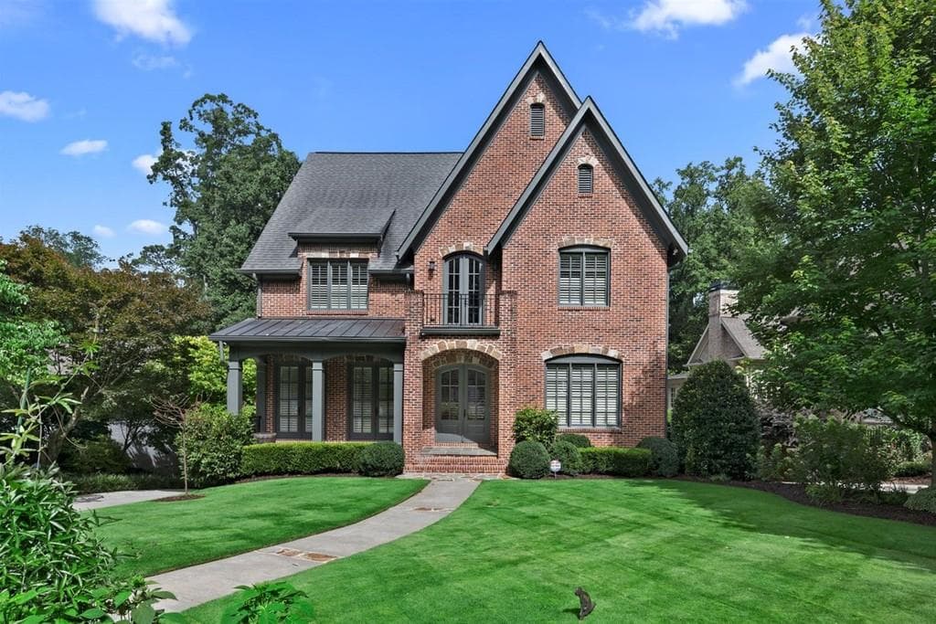 5 bedroom, 7 bathroom, 6,735 sq ft single family residence sold at 2668 Ellwood Drive, Atlanta, GA 30305
