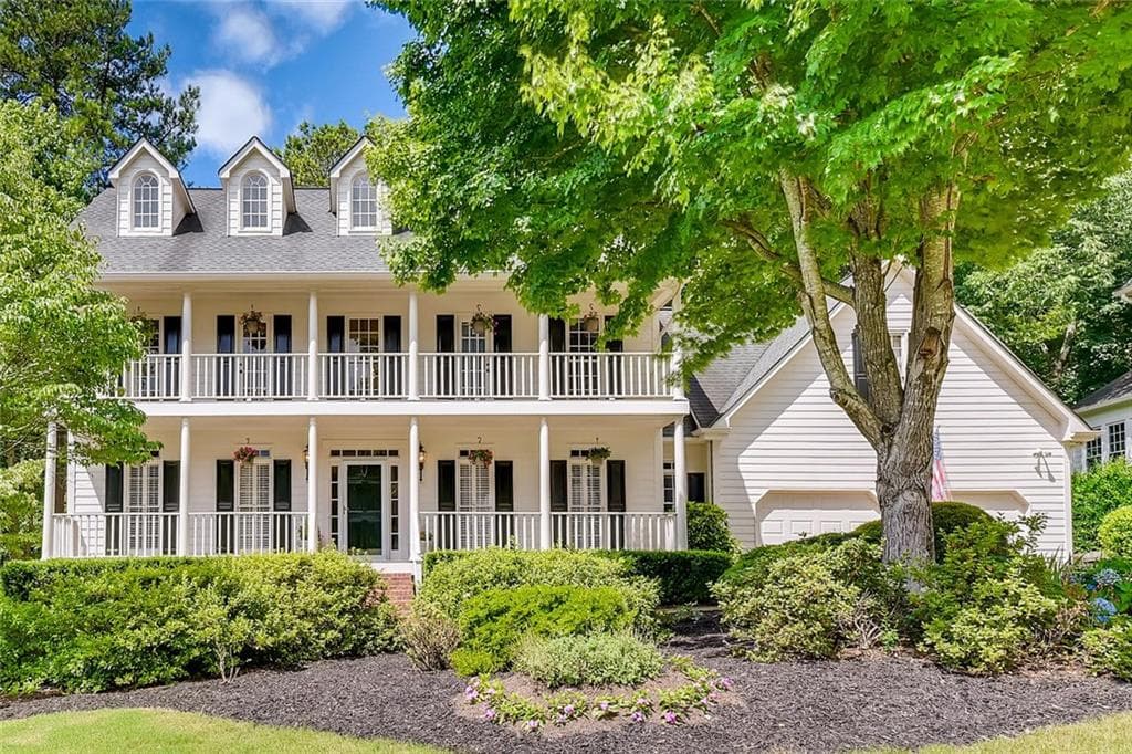 4 bedroom, 5 bathroom, 4,432 sq ft single family residence sold at 4000 Inverness Crossing, Roswell, GA 30075