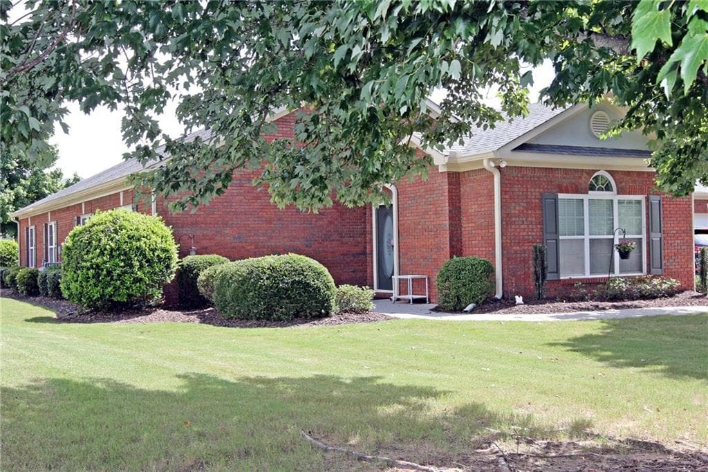 2 bedroom, 2 bathroom, 1,328 sq ft condominium sold at 119 Holiday Road 904, Buford, GA 30518