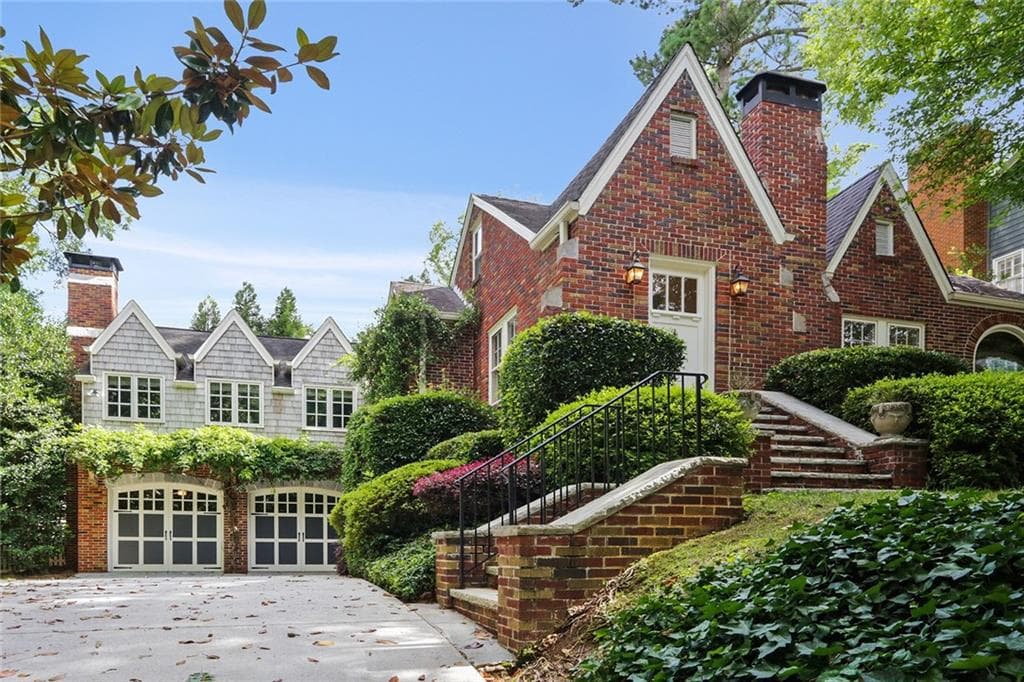 3 bedroom, 3 bathroom single family residence sold at 820 Wilson Road, Atlanta, GA 30318