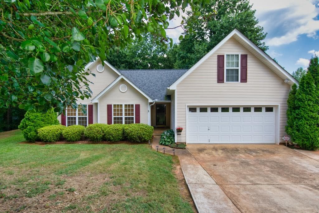 3 bedroom, 2 bathroom, 1,614 sq ft single family residence sold at 4087 River Elan Drive, Gainesville, GA 30507