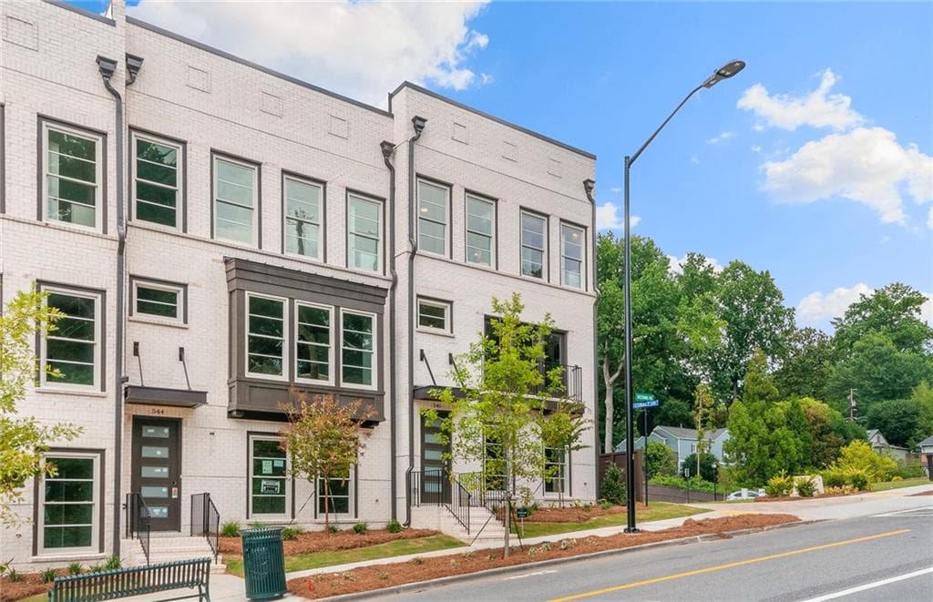 3 bedroom, 4 bathroom, 2,290 sq ft townhouse sold at 548 Ember Lane, Atlanta, GA 30318