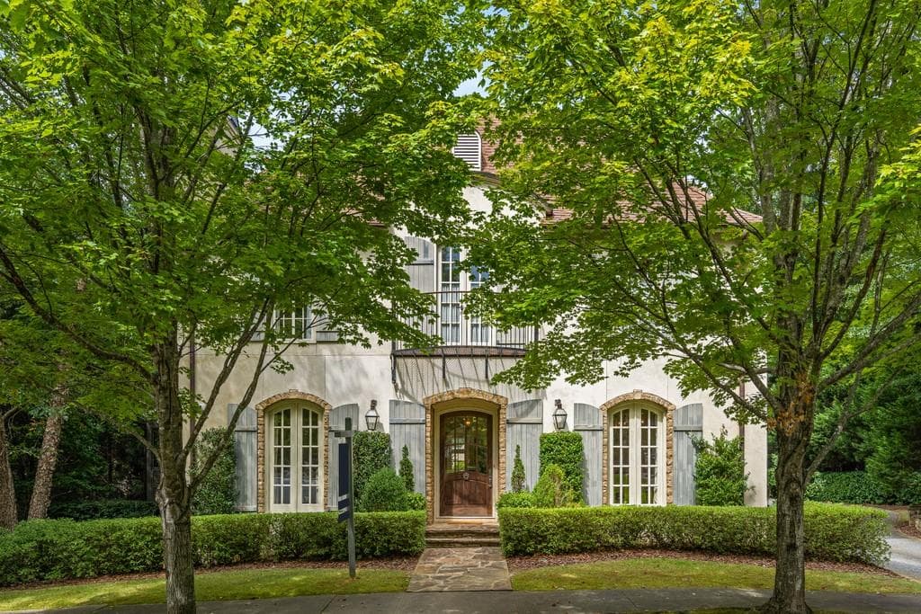 4 bedroom, 6 bathroom, 5,240 sq ft single family residence sold at 880 Buckhead Trace, Atlanta, GA 30342