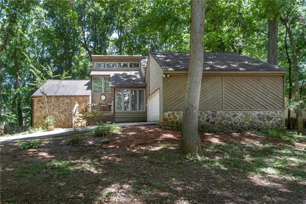 4 bedroom, 3 bathroom, 3,360 sq ft single family residence sold at 1962 Colony Oaks Drive, Snellville, GA 30078