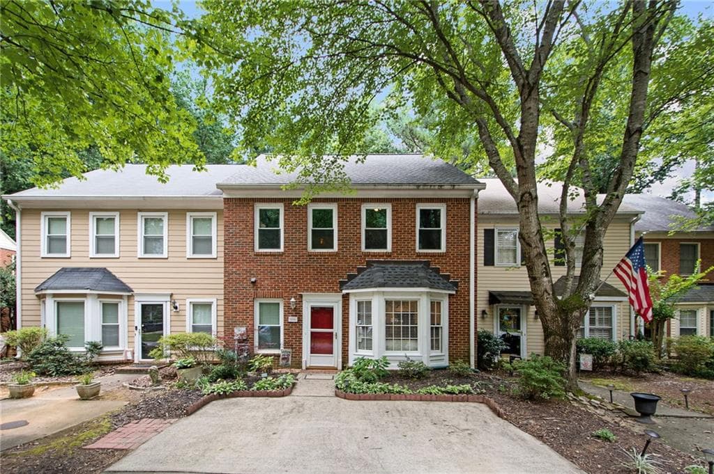 2 bedroom, 3 bathroom, 1,698 sq ft townhouse sold at 586 Saint James Walk, Marietta, GA 30067