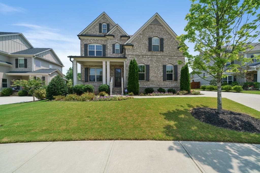 5 bedroom, 5 bathroom, 5,004 sq ft single family residence sold at 1010 Etris Manor Drive, Roswell, GA 30075