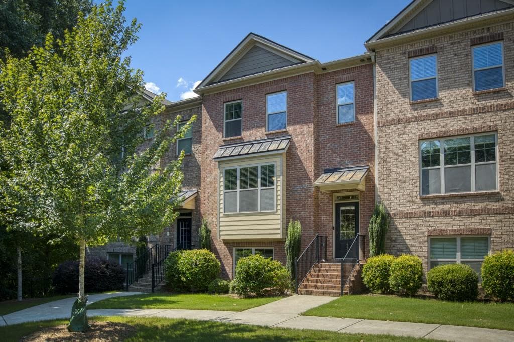 3 bedroom, 4 bathroom, 2,194 sq ft townhouse sold at 440 Jardin Court, Alpharetta, GA 30022
