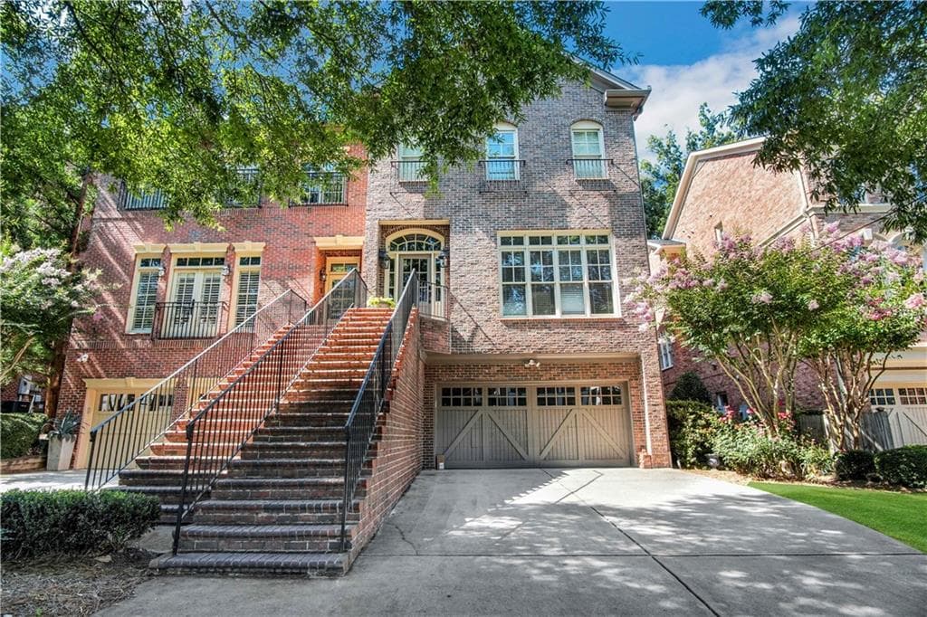 3 bedroom, 5 bathroom, 2,860 sq ft townhouse sold at 622 Timm Valley Road B, Atlanta, GA 30305