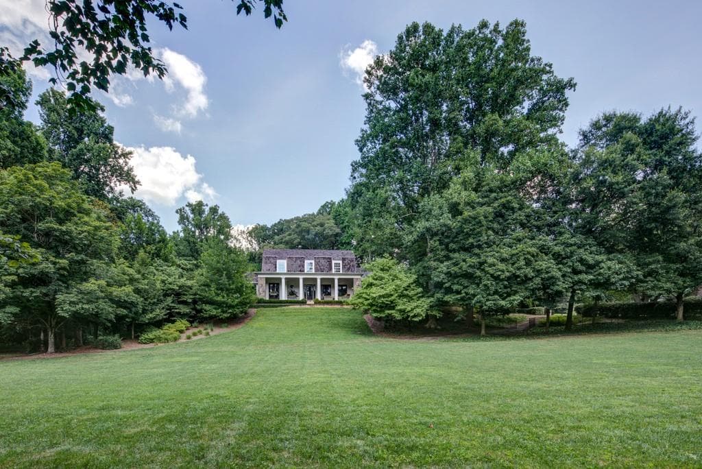 6 bedroom, 8 bathroom, 7,263 sq ft single family residence sold at 4925 Jett Road, Atlanta, GA 30327
