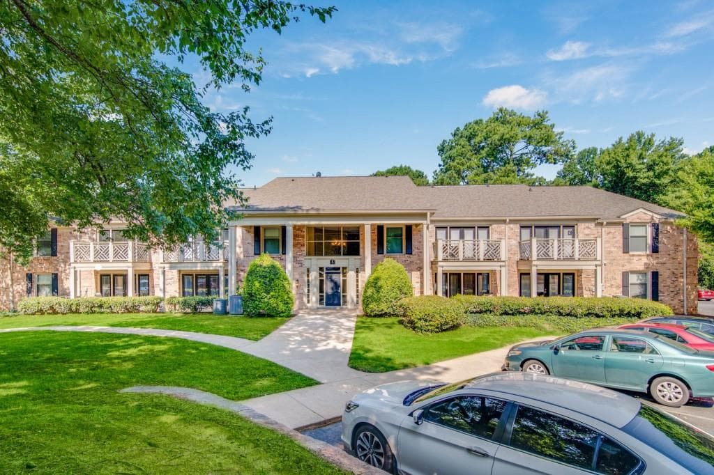 2 bedroom, 1 bathroom, 1,123 sq ft condominium sold at 3650 Ashford Dunwoody Road 626, Brookhaven, GA 30319
