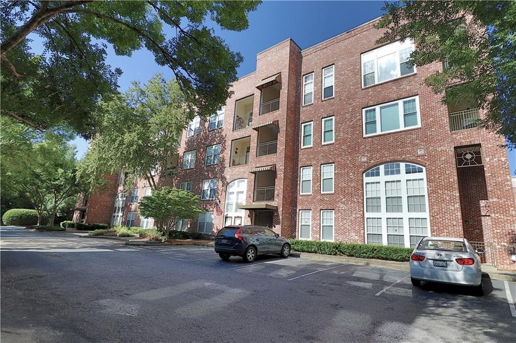 1 bedroom, 1 bathroom, 906 sq ft condominium sold at 600 BRICKWORKS Circle 6110, Atlanta, GA 30307