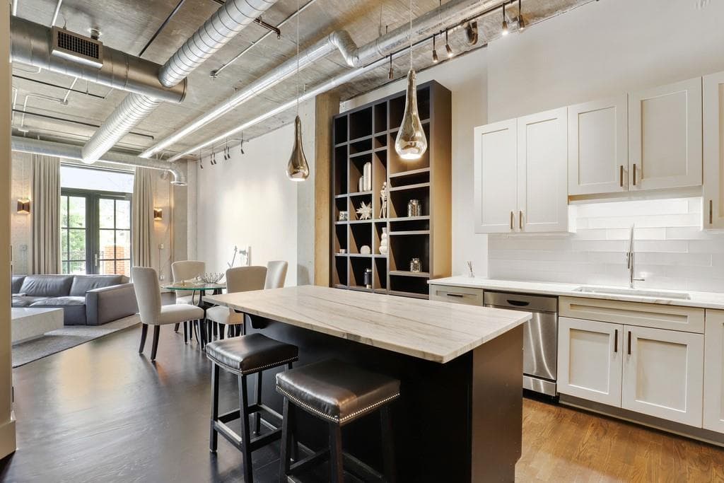 2 bedroom, 2 bathroom, 1,235 sq ft condominium sold at 3235 ROSWELL Road 412, Atlanta, GA 30305