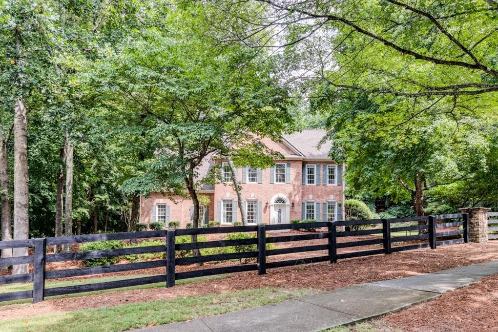 4 bedroom, 3 bathroom, 2,792 sq ft single family residence sold at 3310 Silver Lake Drive, Cumming, GA 30041