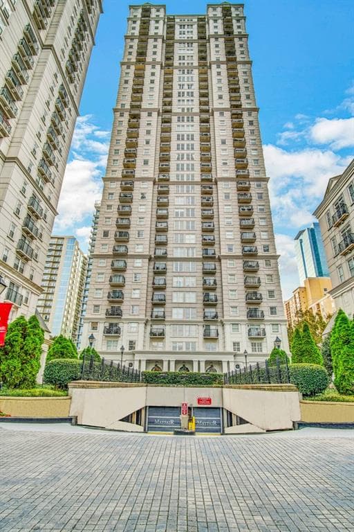 2 bedroom, 2 bathroom, 1,119 sq ft condominium sold at 195 14th Street 908, Atlanta, GA 30309