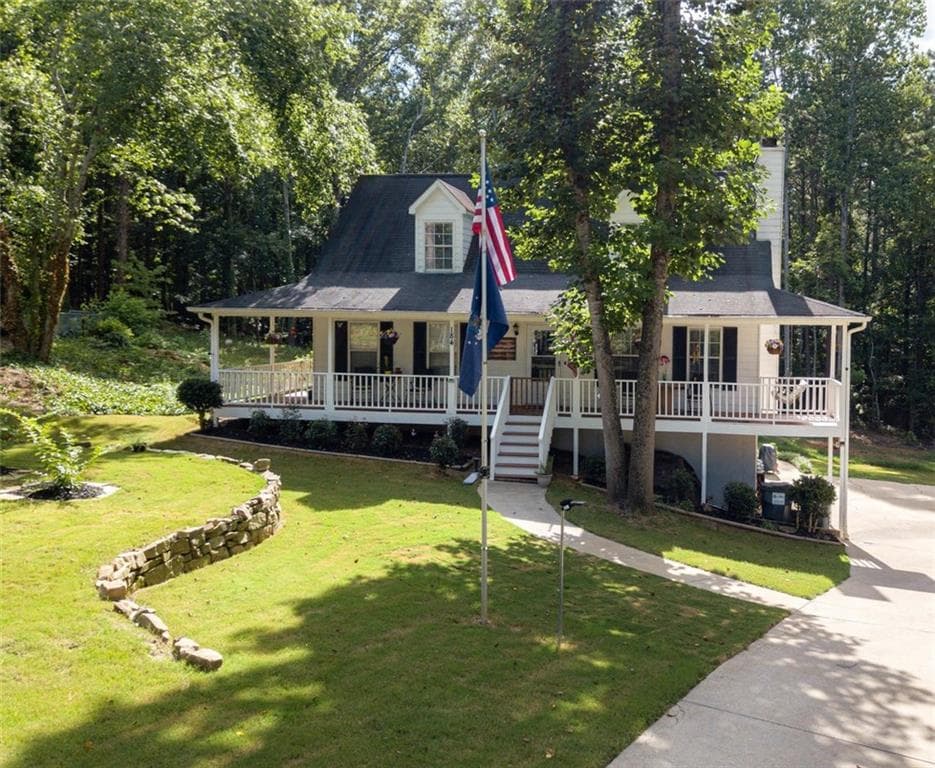 3 bedroom, 2 bathroom, 1,985 sq ft single family residence sold at 184 N Springs Court, Acworth, GA 30101