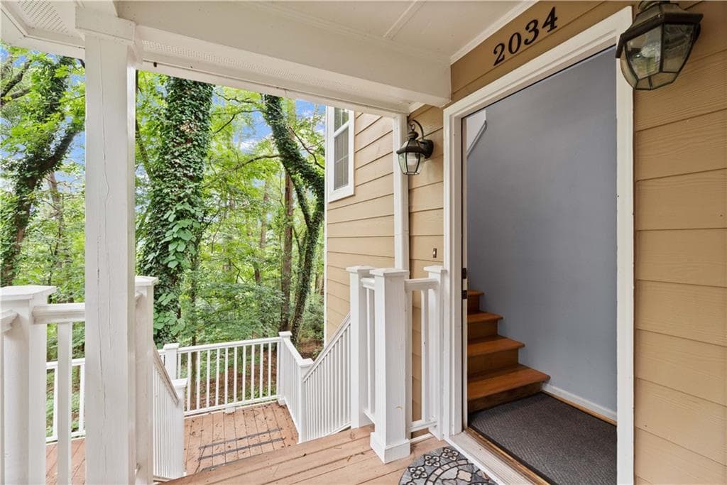 3 bedroom, 3 bathroom, 1,245 sq ft condominium sold at 2034 River Heights Walk, Marietta, GA 30067