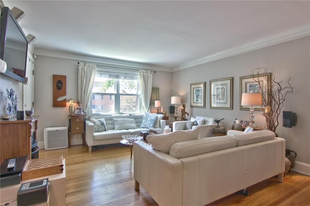 2 bedroom, 2 bathroom, 990 sq ft condominium sold at 3535 Roswell Road D1, Atlanta, GA 30305