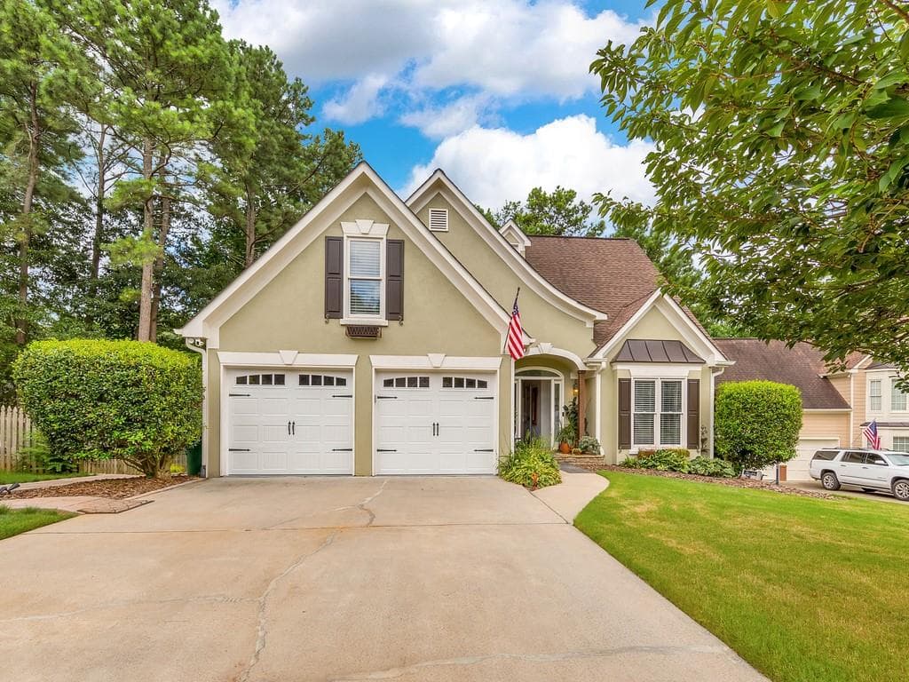 5 bedroom, 4 bathroom, 2,597 sq ft single family residence sold at 123 Dragging Canoe, Woodstock, GA 30189