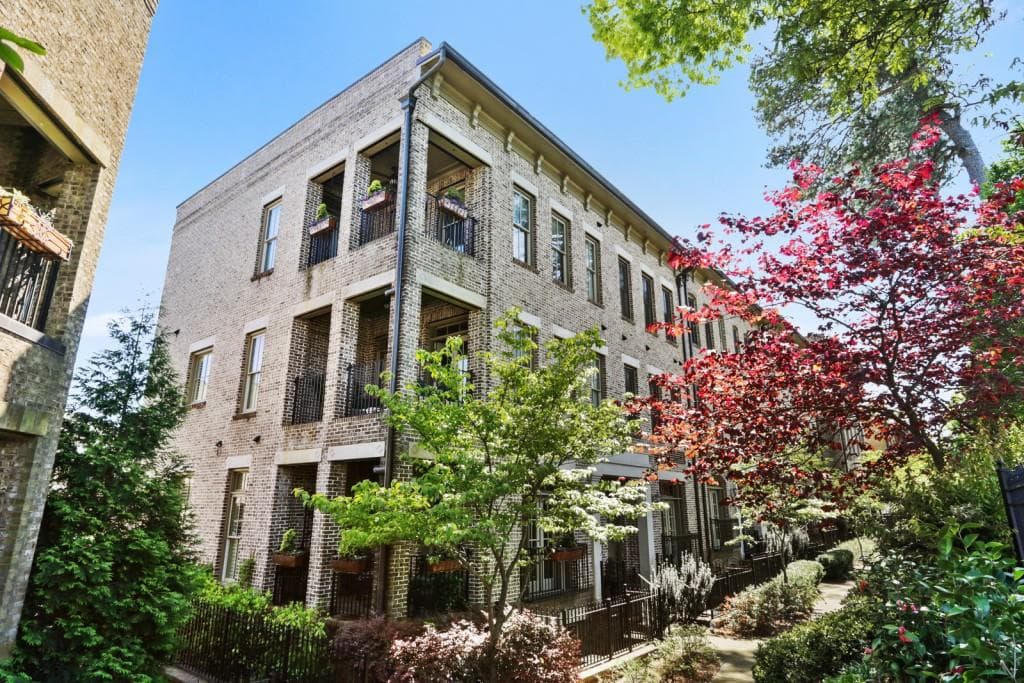 4 bedroom, 5 bathroom, 3,719 sq ft townhouse sold at 3629 Habersham Road, Atlanta, GA 30305