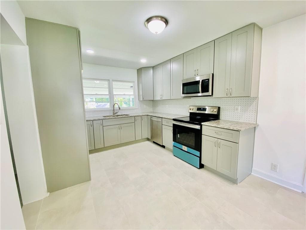 3 bedroom, 2 bathroom, 1,410 sq ft single family residence sold at 572 Tonawanda Drive, Marietta, GA 30066