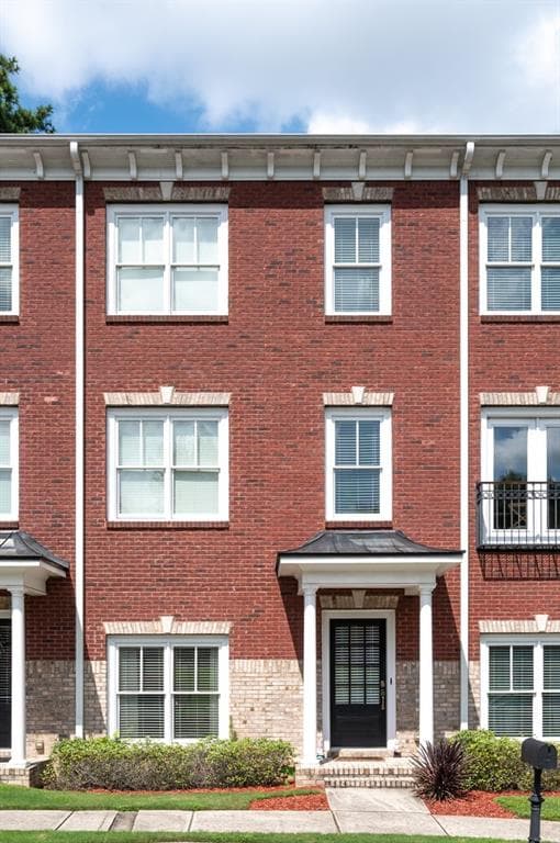 3 bedroom, 4 bathroom, 1,748 sq ft townhouse sold at 2452 Dresden Parc Circle, Atlanta, GA 30345