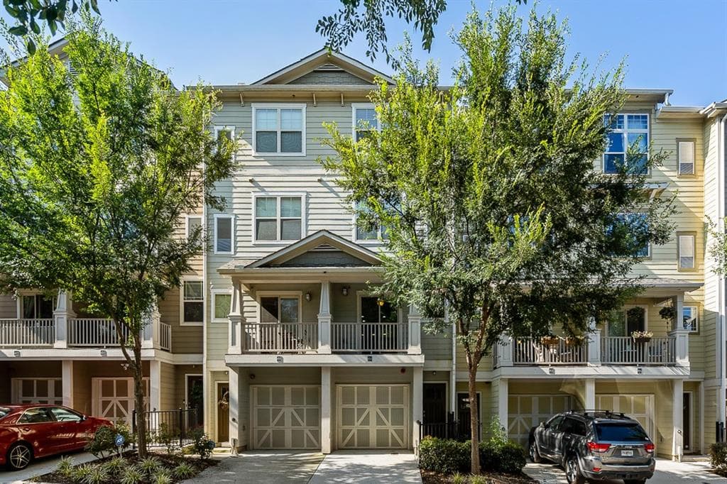 2 bedroom, 3 bathroom, 1,140 sq ft townhouse sold at 215 Semel Drive 454, Atlanta, GA 30309