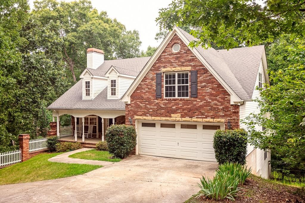 6 bedroom, 4 bathroom, 3,891 sq ft single family residence sold at 3463 Crown Drive, Gainesville, GA 30506
