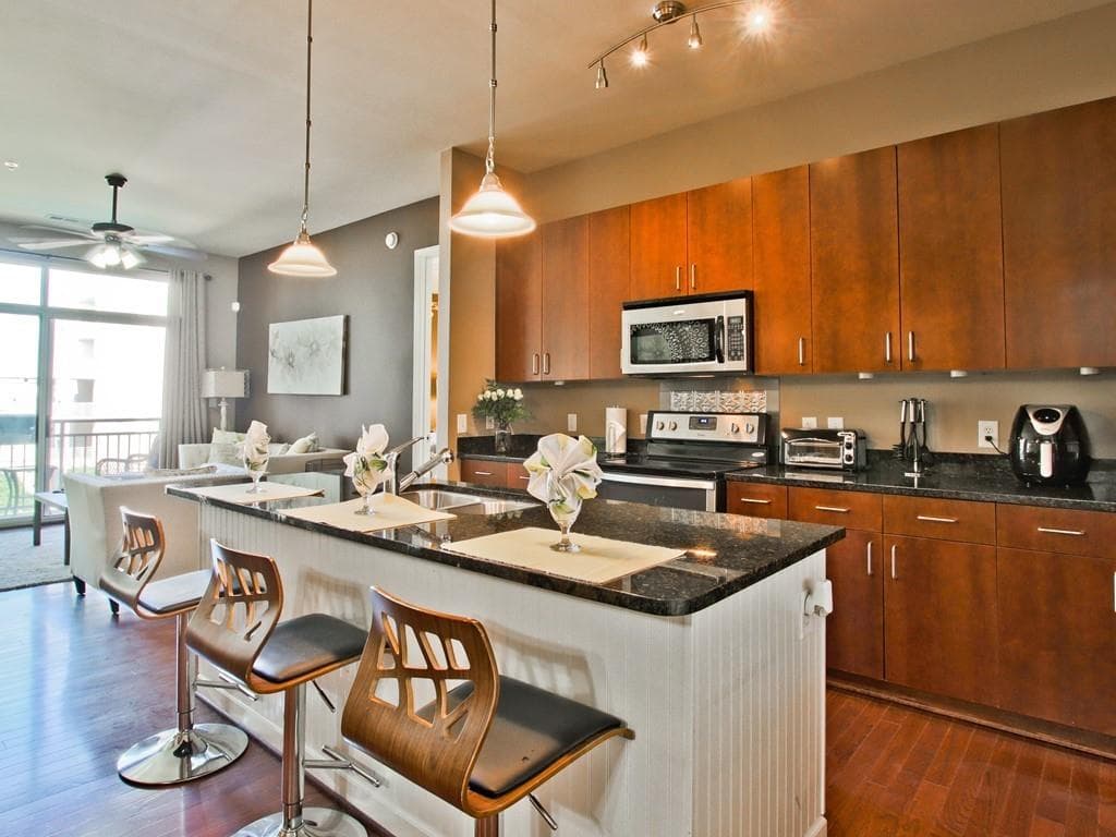2 bedroom, 2 bathroom, 1,061 sq ft condominium sold at 711 Cosmopolitan Drive 330, Atlanta, GA 30324