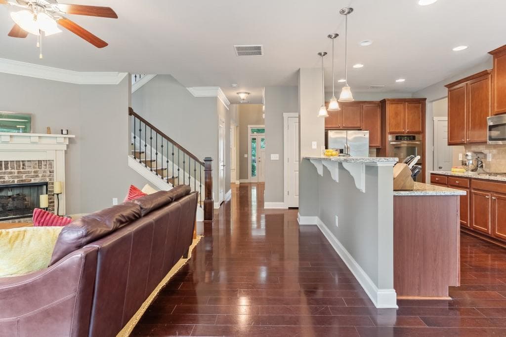 4 bedroom, 3 bathroom, 2,964 sq ft single family residence sold at 2100 Old Georgian Terrace, Atlanta, GA 30318