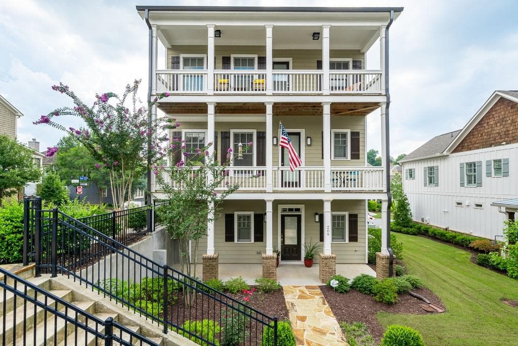 209 Golden Banner Avenue, Marietta, GA 30060 — most recent listing photo