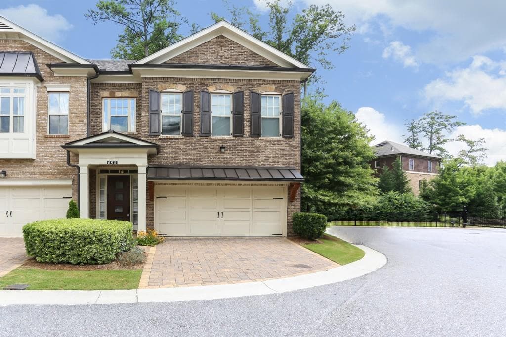 3 bedroom, 3 bathroom, 2,056 sq ft townhouse sold at 850 Canterbury Overlook, Atlanta, GA 30324