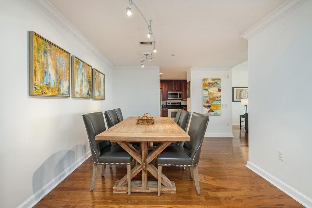 2 bedroom, 3 bathroom, 1,401 sq ft condominium sold at 195 14th Street 2904, Atlanta, GA 30309