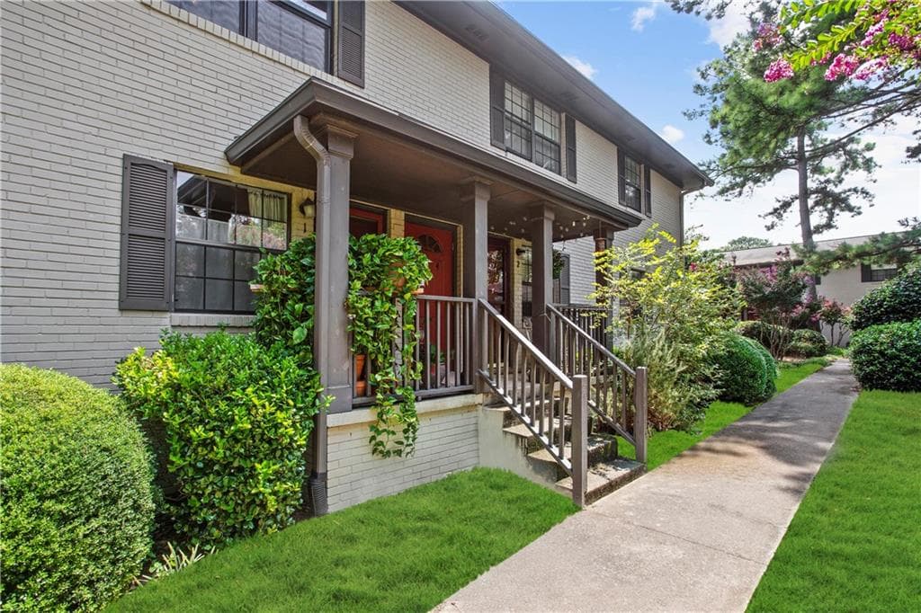 2 bedroom, 1 bathroom, 840 sq ft condominium sold at 410 Candler Park Drive F-3, Atlanta, GA 30307