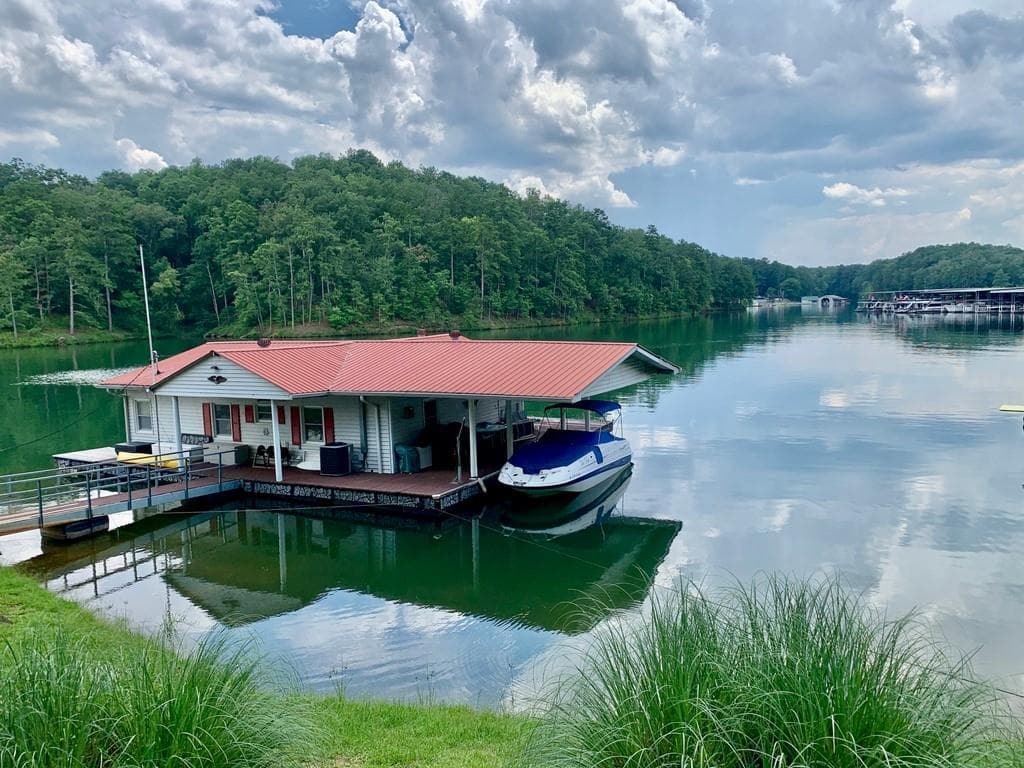 2 bedroom, 2 bathroom, 1,250 sq ft single family residence sold at 28 HARBOR Drive, Acworth, GA 30102