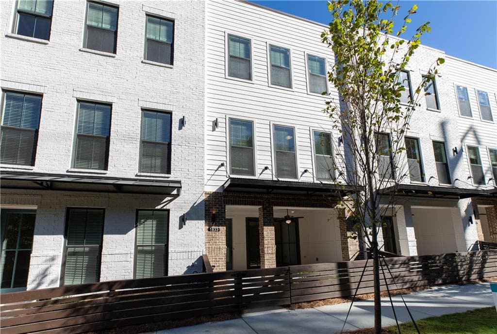 3 bedroom, 3 bathroom, 1,930 sq ft townhouse sold at 1819 La Dawn Lane 18, Atlanta, GA 30318