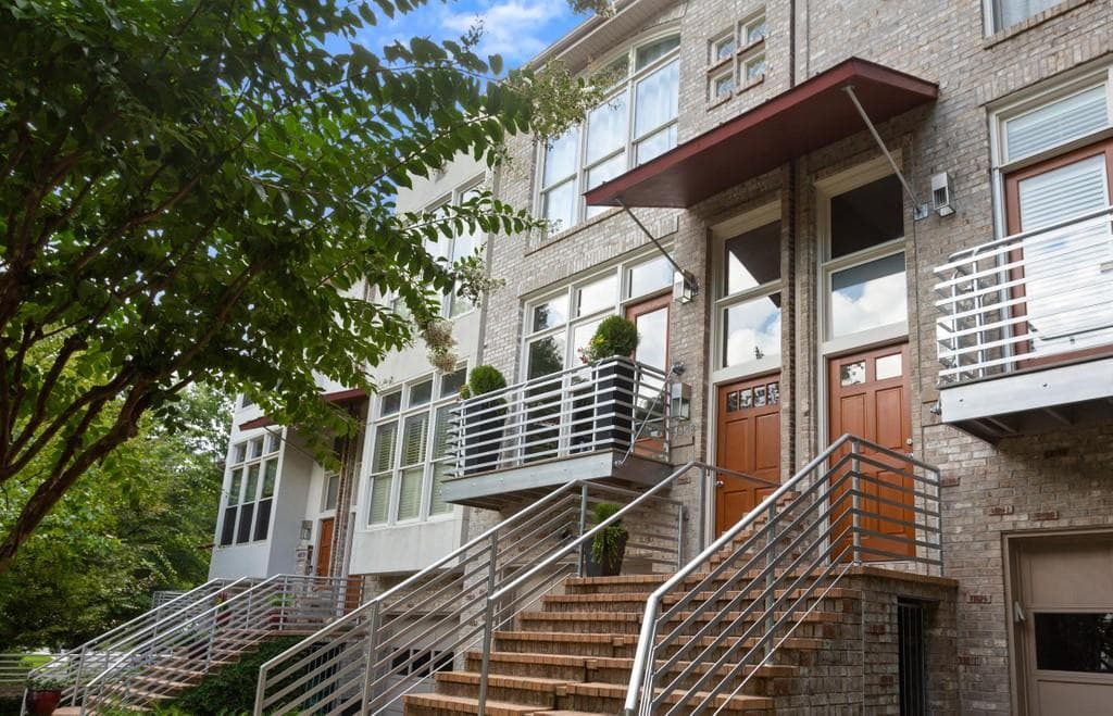 2 bedroom, 4 bathroom, 2,143 sq ft townhouse sold at 1348 Fernwood Circle, Brookhaven, GA 30319