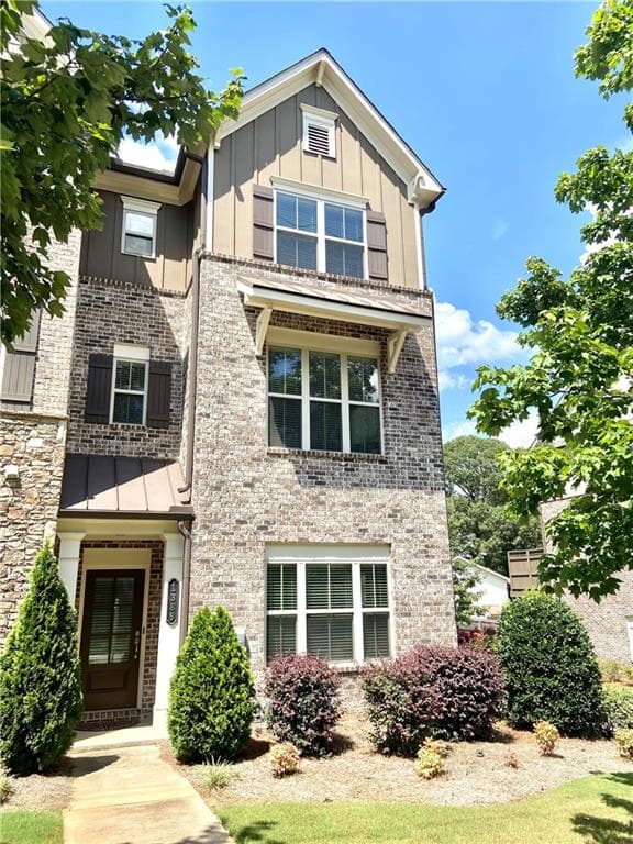 3 bedroom, 4 bathroom, 2,214 sq ft townhouse sold at 1389 Hawthorne Avenue, Smyrna, GA 30080