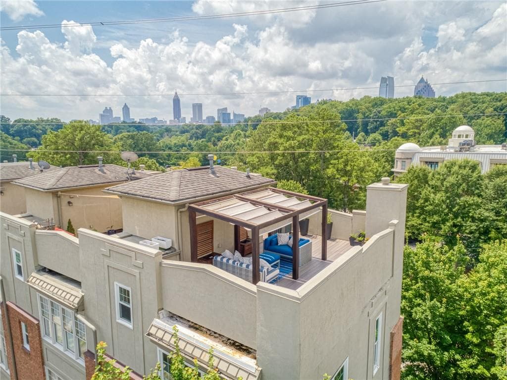 2 bedroom, 3 bathroom, 2,010 sq ft townhouse sold at 1390 Parkview Lane 19, Atlanta, GA 30324