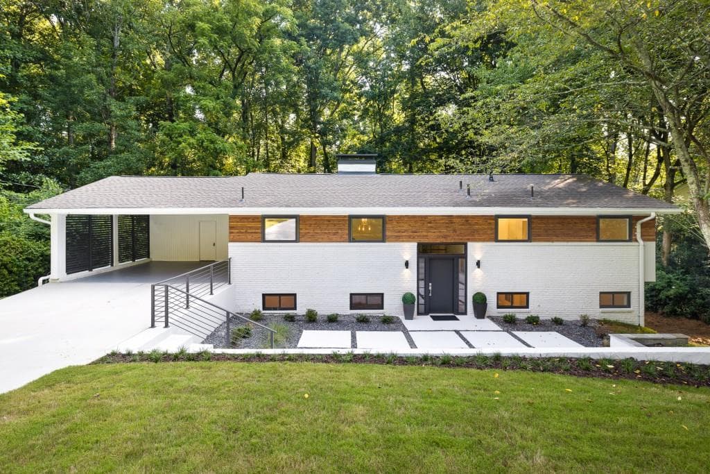 5 bedroom, 3 bathroom, 2,562 sq ft single family residence sold at 2798 Overlook Drive, Atlanta, GA 30345