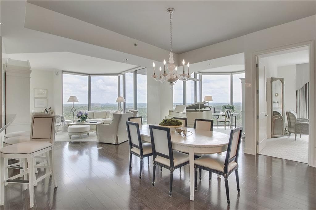 2 bedroom, 3 bathroom, 1,794 sq ft condominium sold at 2795 Peachtree Road 1008, Atlanta, GA 30305