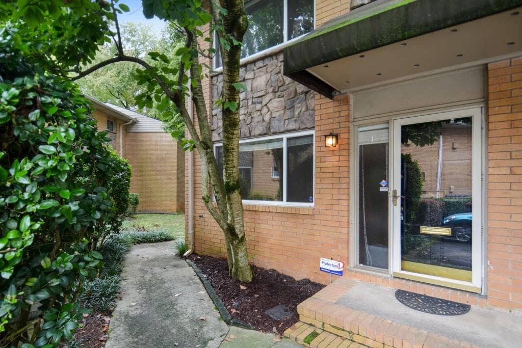 120 Biscayne Drive C-1, Atlanta, GA 30309 — most recent listing photo