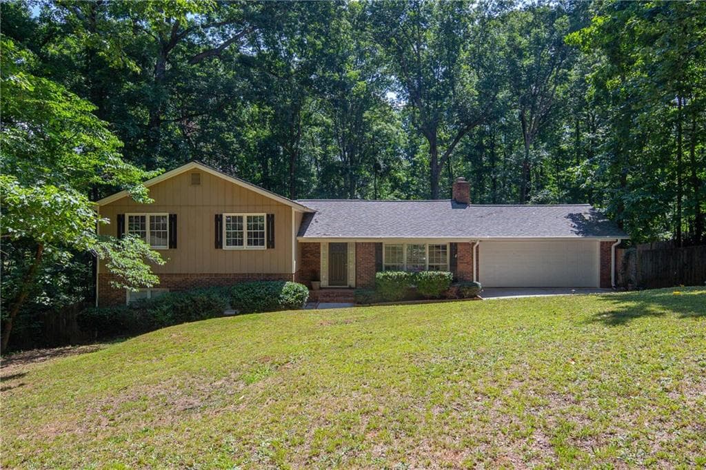 3 bedroom, 2 bathroom, 2,172 sq ft single family residence sold at 4864 Red Oak Drive, Gainesville, GA 30506